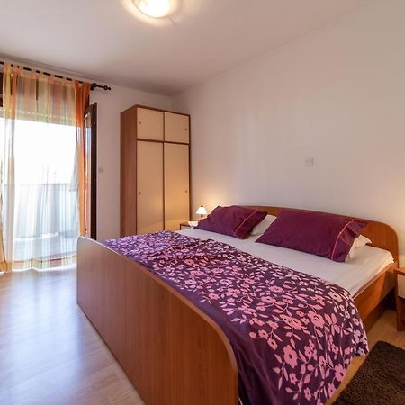 Apartmani Centar Palit Exteriör bild