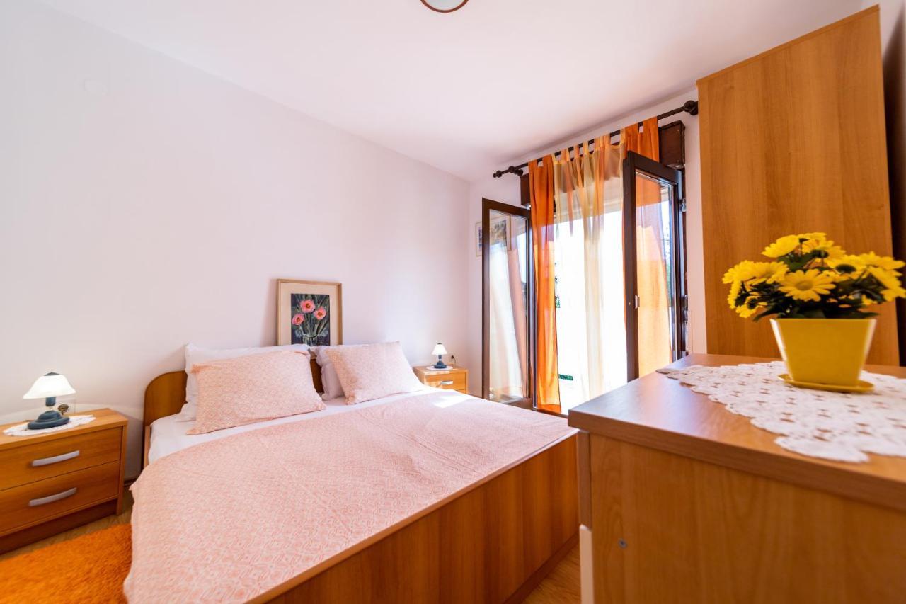 Apartmani Centar Palit Exteriör bild