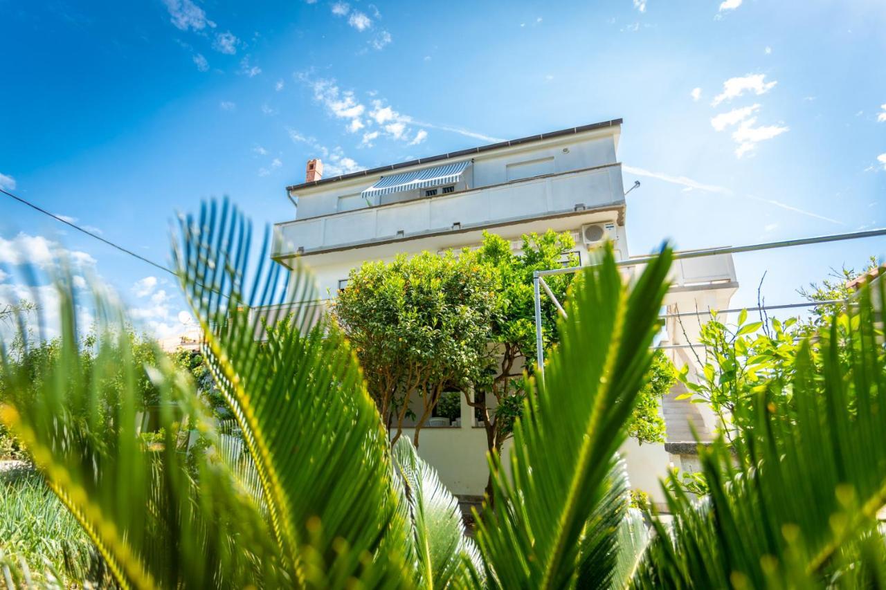 Apartmani Centar Palit Exteriör bild