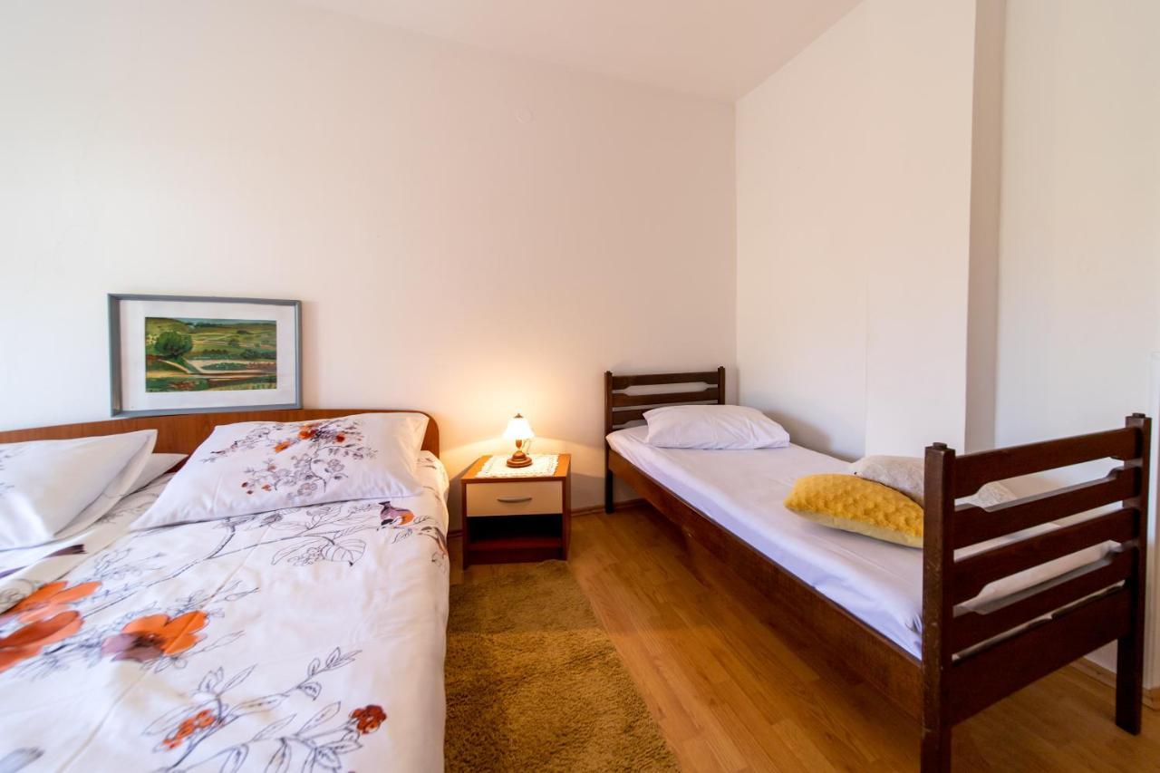 Apartmani Centar Palit Exteriör bild
