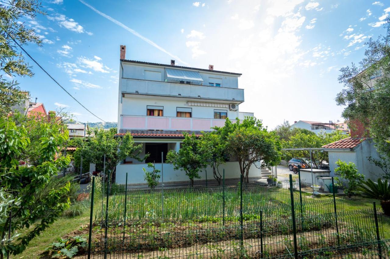 Apartmani Centar Palit Exteriör bild