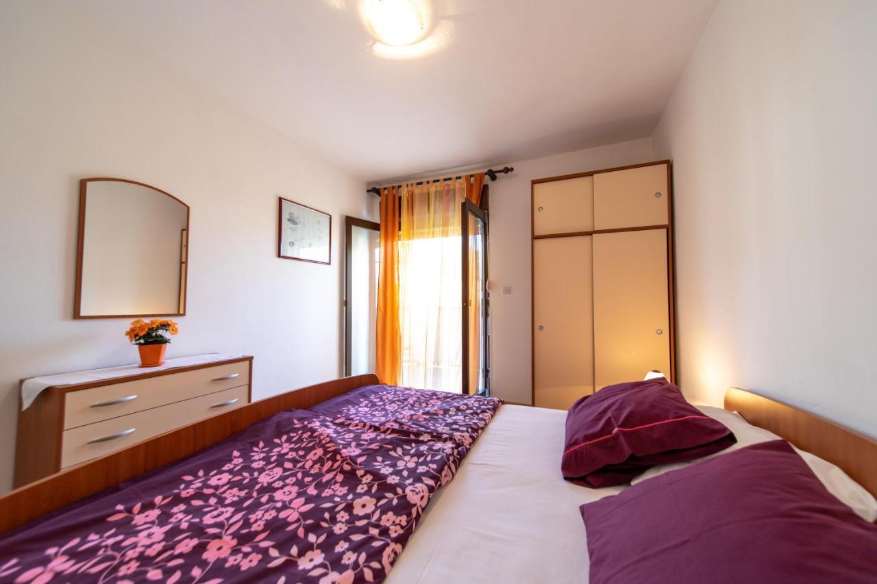 Apartmani Centar Palit Exteriör bild